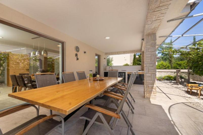 Rent a family vacation house for 10 people with pool on Krk island 