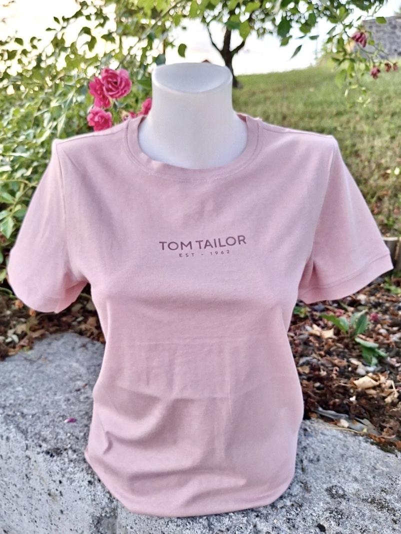 Trgovina z oblačili za ženske Metlika