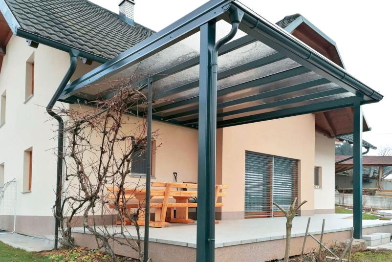 Montaža kovinskih nadstreškov