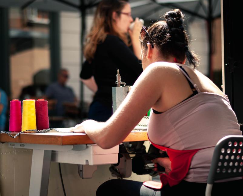 Vezenine po naročilu Ljubljana, Center