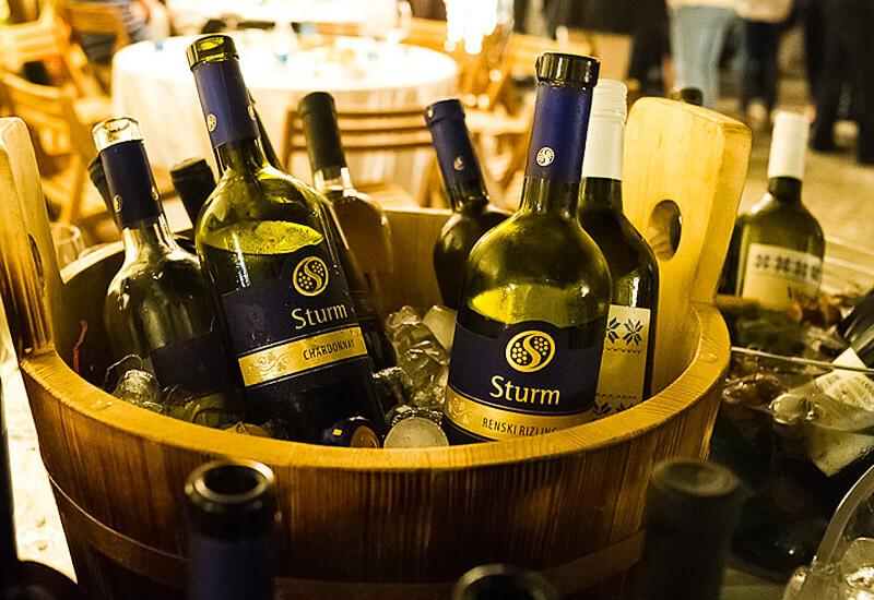 Degustaciija vina v vinoteki Dolenjska