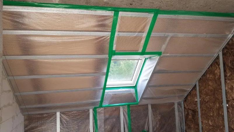 Vpihovanje izolacije  - lesenih kosmičev, EPS