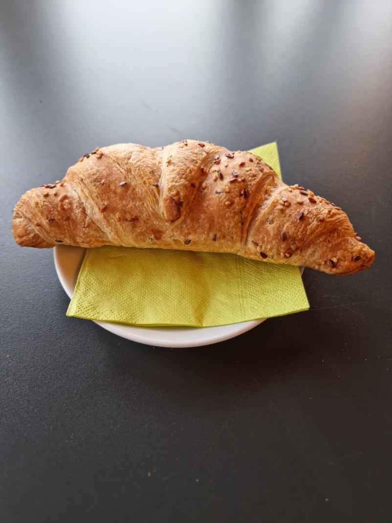 Velika izbira pijač v priljubljenem lokalu