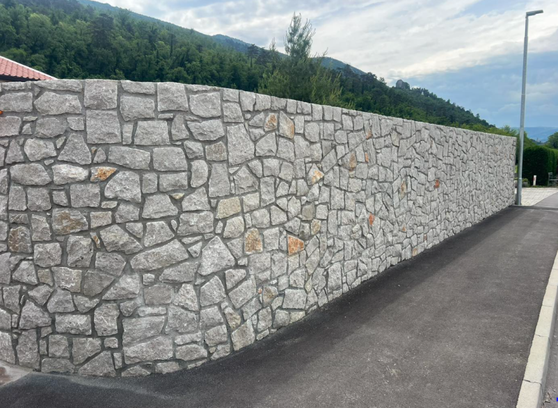 Kamnite fasade Vipava, Goriška