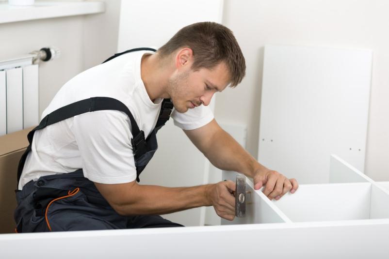 Monter notranje opreme v Lenartu