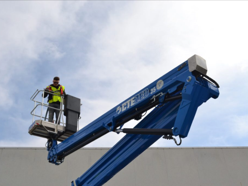 Stroji za delo na višini Koroška