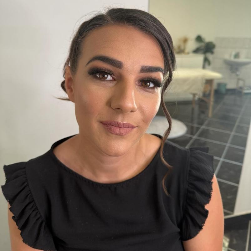 Kozmetični tretma za daljše trepalnice