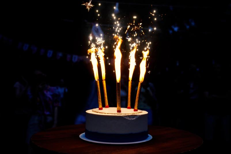 Nakup ognjemeta za na torto in fontan