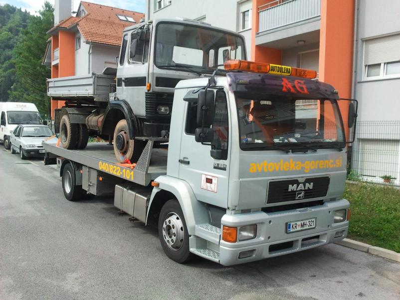 Pomoč na cesti z vlečno službo Kranj