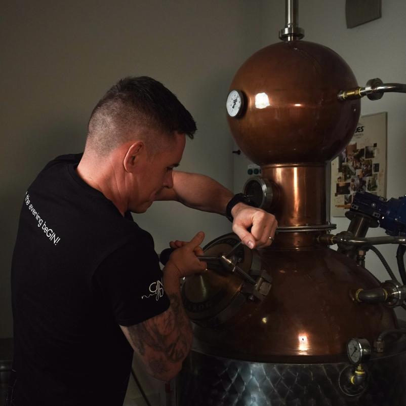 Vrhunsko avtohtono žganje z medom Slovenija