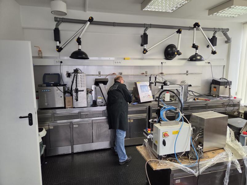 Prodaja sodobnih ink jet tiskalnikov za industrijo