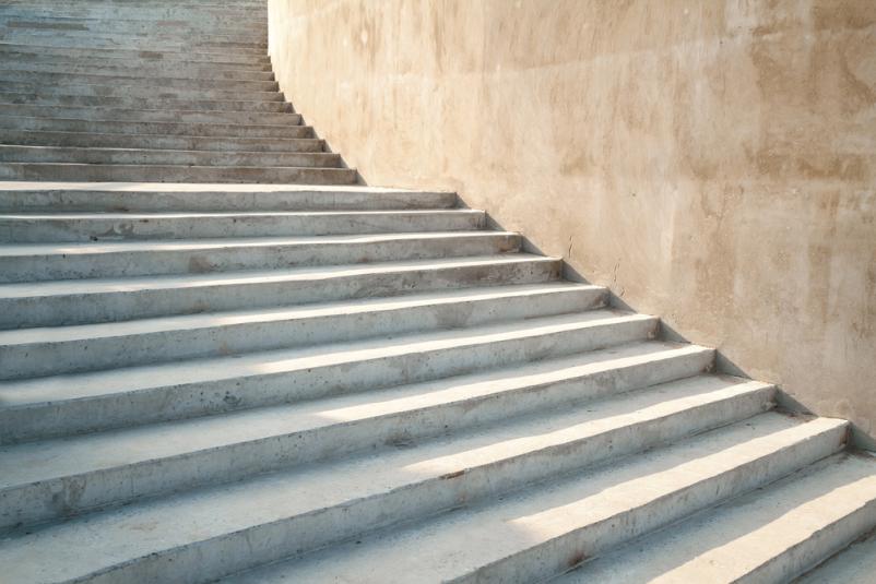 Zidanje armiranih betonskih stopnic Goriška