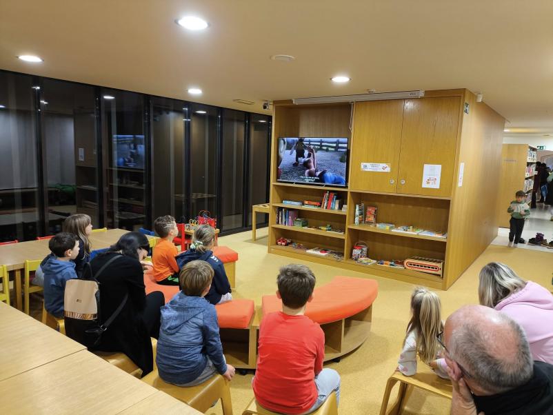 Izposoja knjig in podpora uporabnikom Ravne na Koroškem