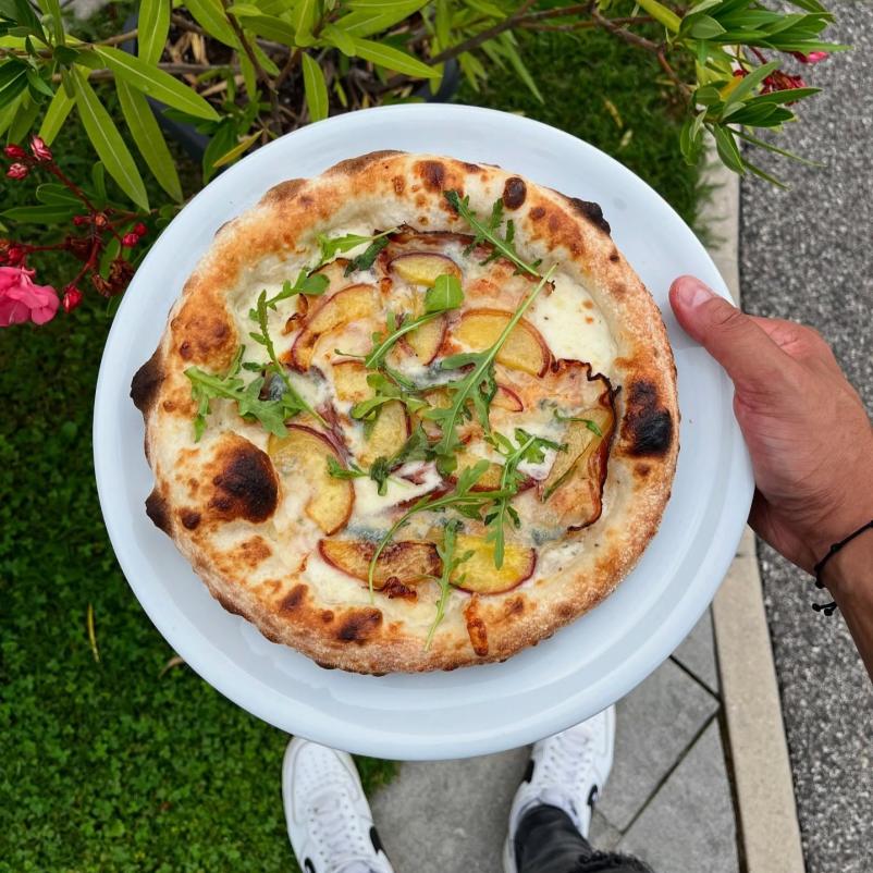 Topel dopoldanski obrok Ravne na Koroškem