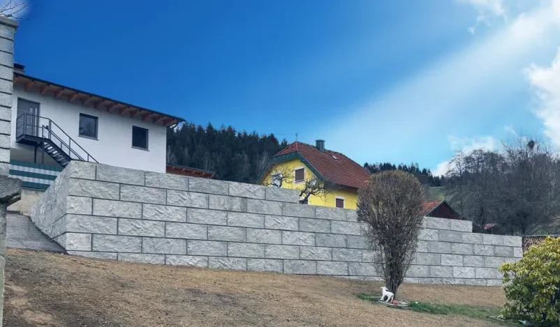 Postavitev betonskega podpornega zida Slovenija