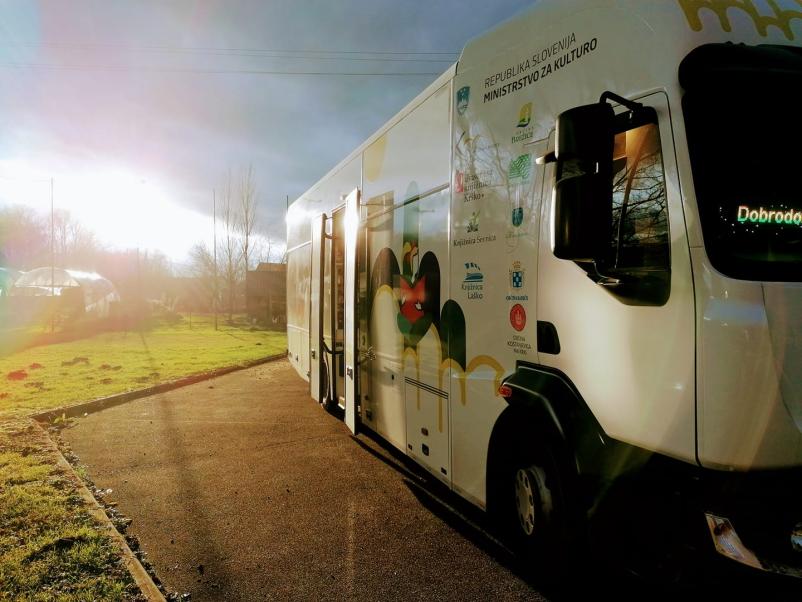 Potujoča knjižnica Posavje