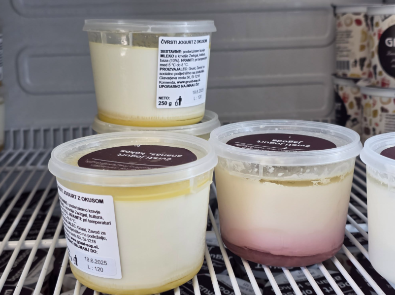 Prodaja domačih izdelkov Komenda