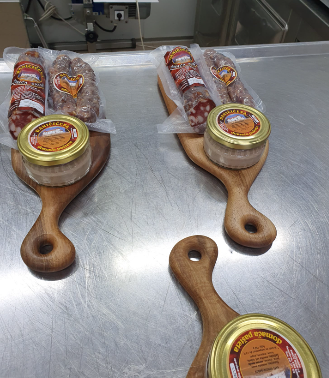 Okusni domači mesni izdelki Sevnica