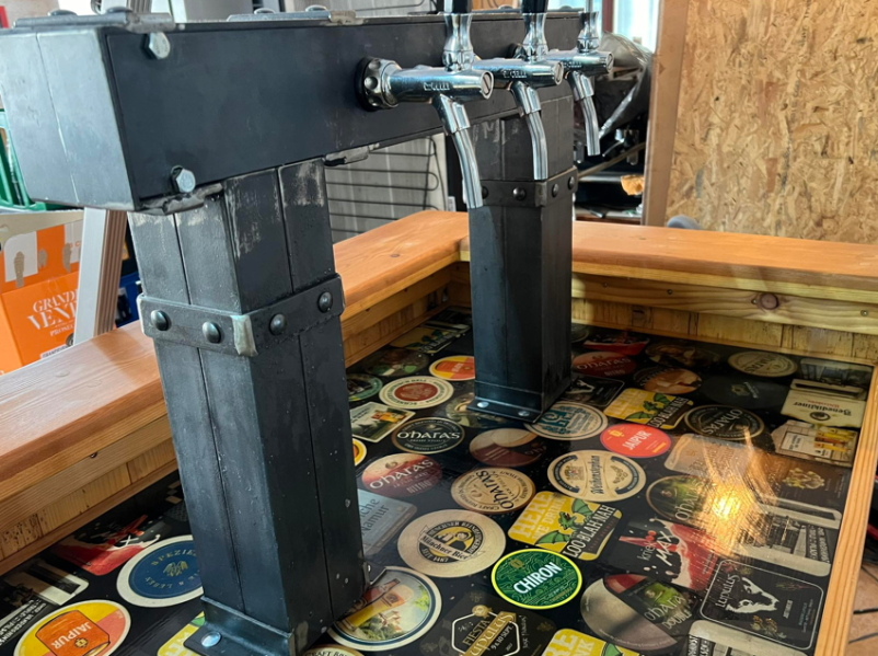 Prostor za družbe v baru Bovec