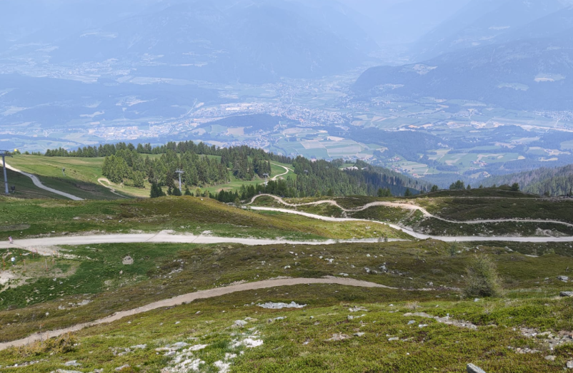 Smučarska turistična agencija Ljubljana-Šentvid