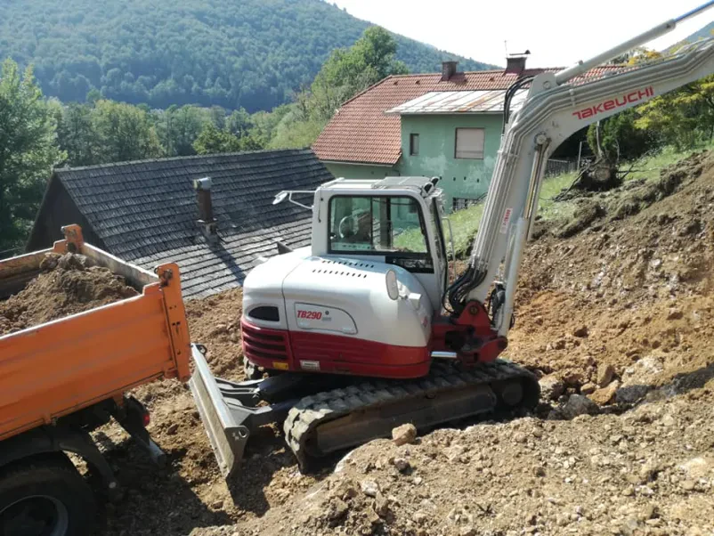 Ureditev dvorišč na Dolenjskem