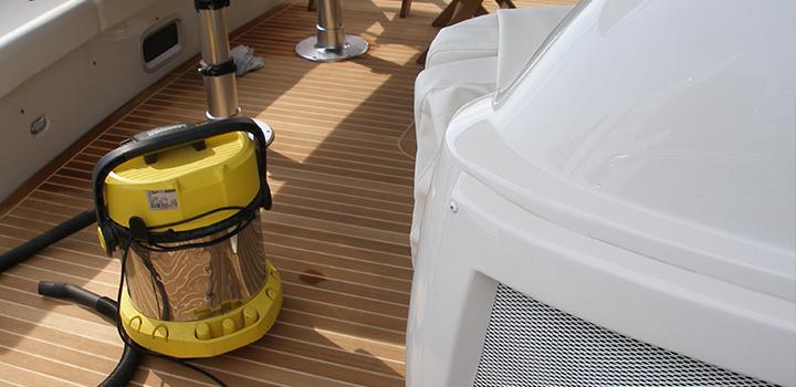 Polaganje poda v palubah iz tika v Slovenija 