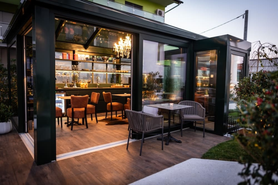 Resort Beatrice, a peaceful oasis in the heart of the festive city