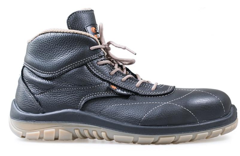 Obutev za zaščito pri delu