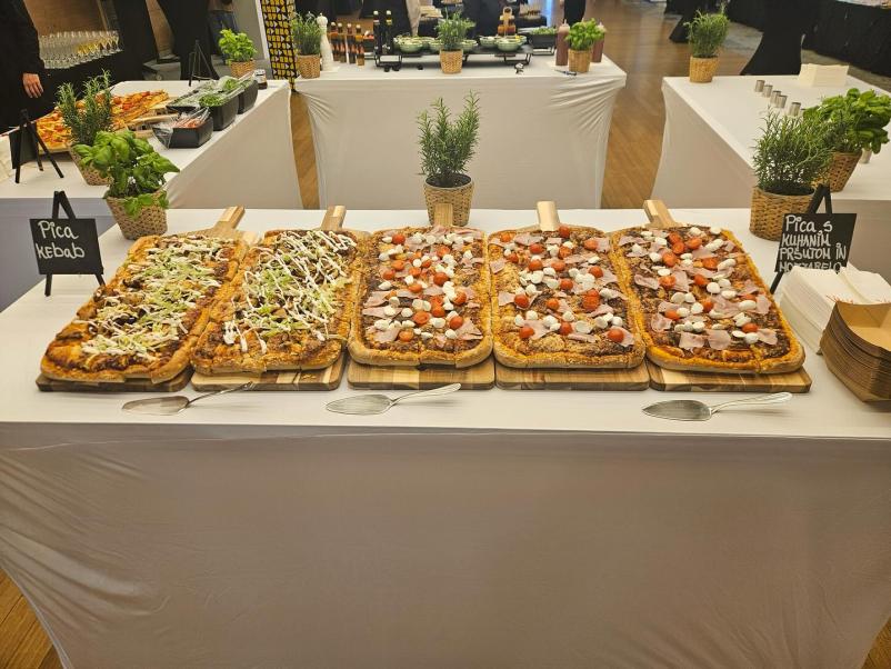 Pogostitev na dogodku Slovenija