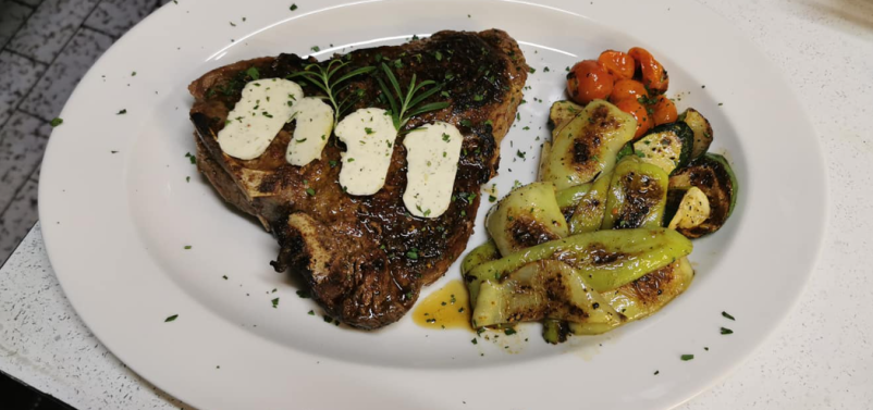 Jedi v gostilni v Šentilju v Slovenskih goricah