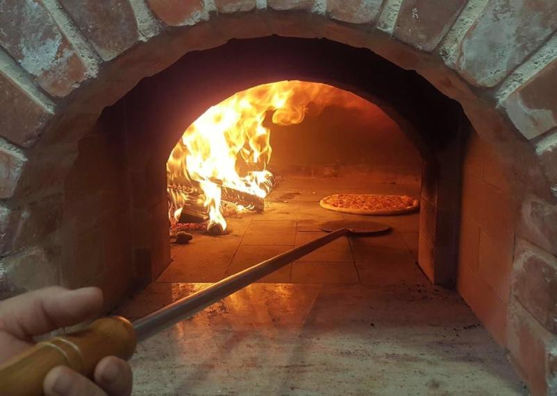 Pice iz krušne peči Logatec