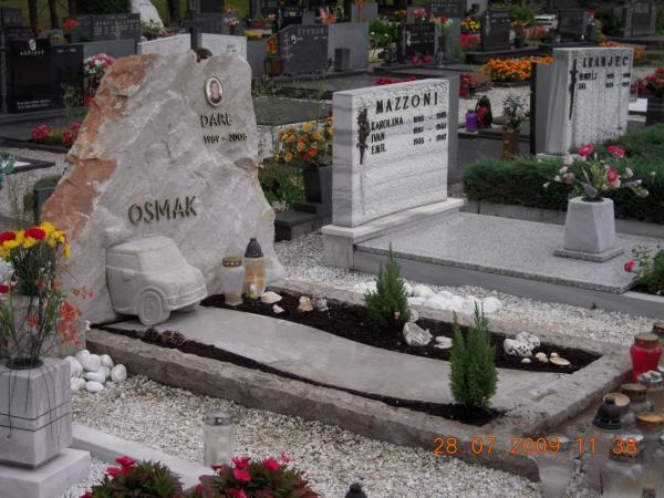 Družinski nagrobni spomeniki po meri Dolenjska