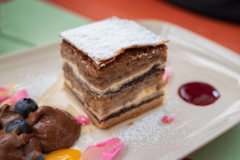 Orehova, mandljeva in lešnikova potica Primorska