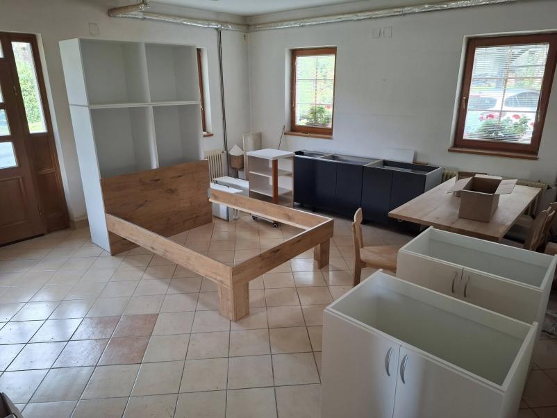 Pisarniško in sobno pohištvo Bela krajina