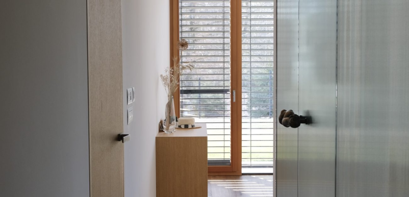 Prodaja lesenih vrat in oken Slovenija