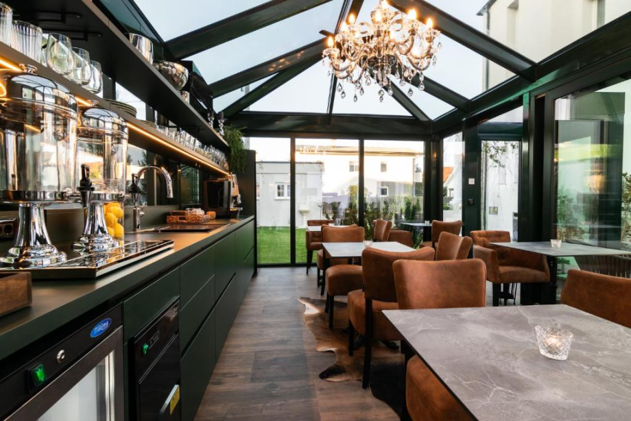 Villa con piscina e infrastruttura sostenibile per l’ospite moderno