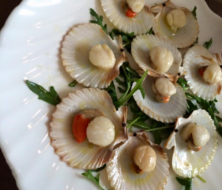 Školjke v gostilni na Krasu