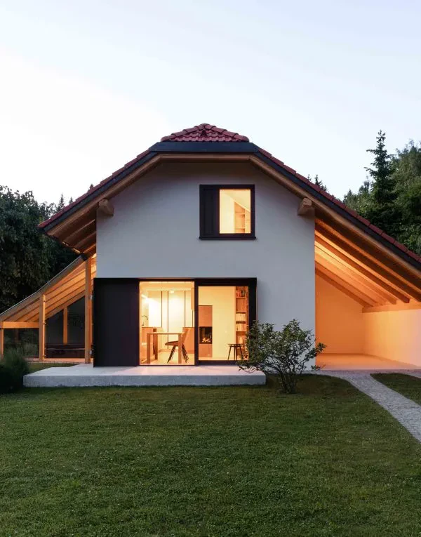 Ugodna lesena vrata in okna Žiri