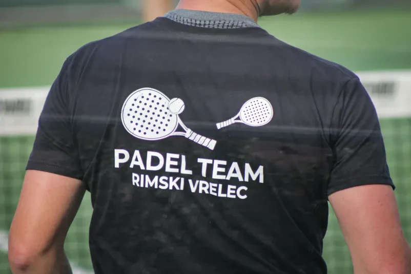 Obrnite se na nas, če vas zanimajo športni dresi v Sloveniji, z veseljem vam bomo pomagali!