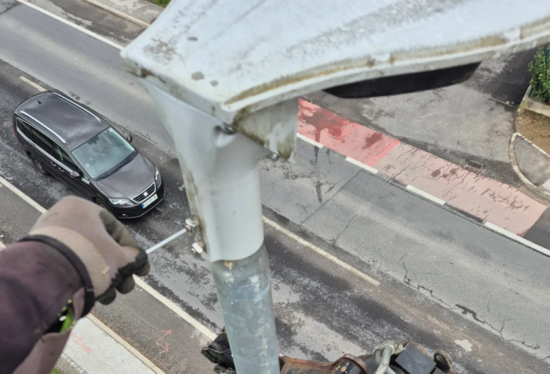 Dvigovanje bremen z avtodvigali Notranjska