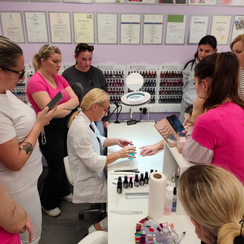 Usposabljanje za manikuro 