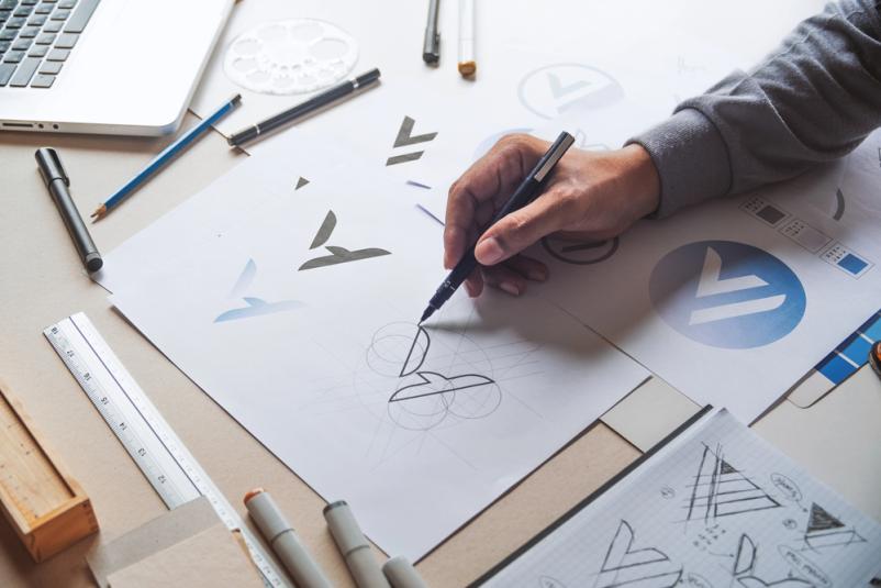 Grafični in kreativni oblikovalec Maribor