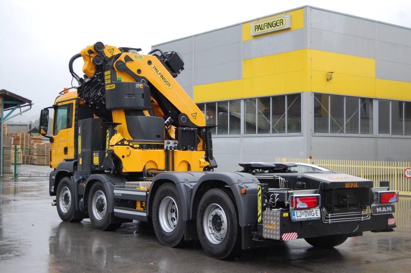 Izredni transport težkega tovora po Sloveniji