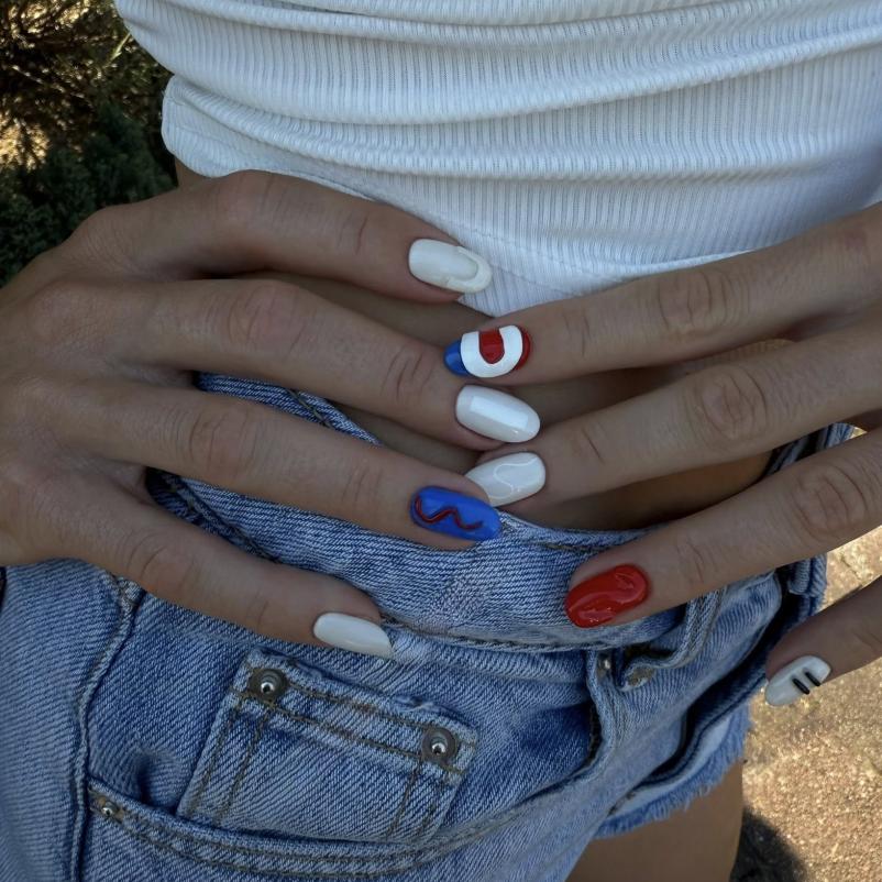 Oblikovanje nohtov v salonu Sevnica