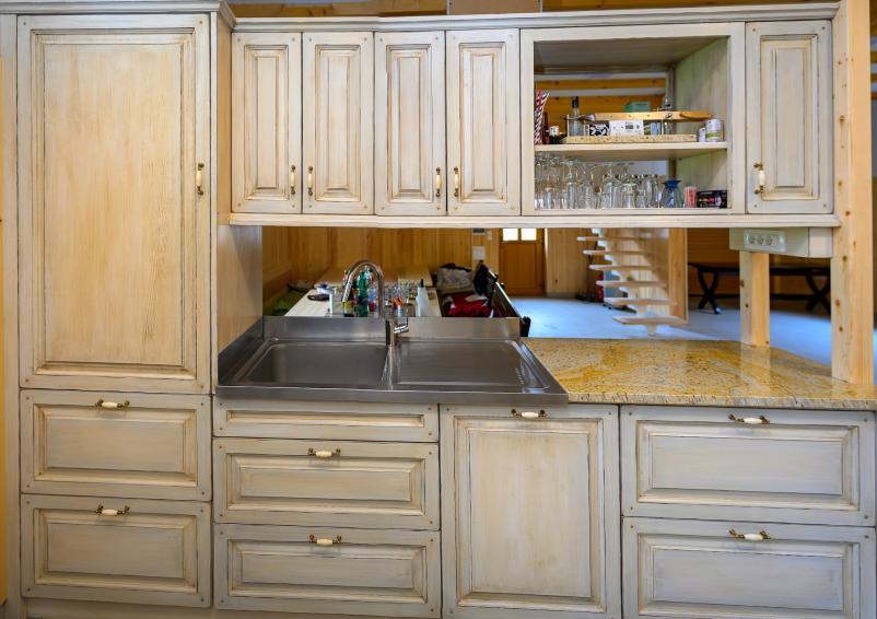 Unikatno leseno rustikalno pohištvo Slovenija