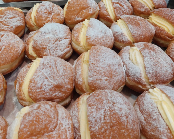 Krofi v slaščičarni na Obali