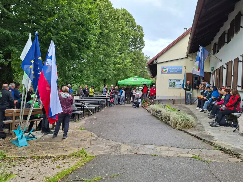 Nočitev na Čavnu