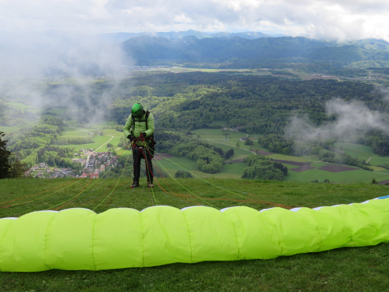 Skok s padalom na Gorenjskem