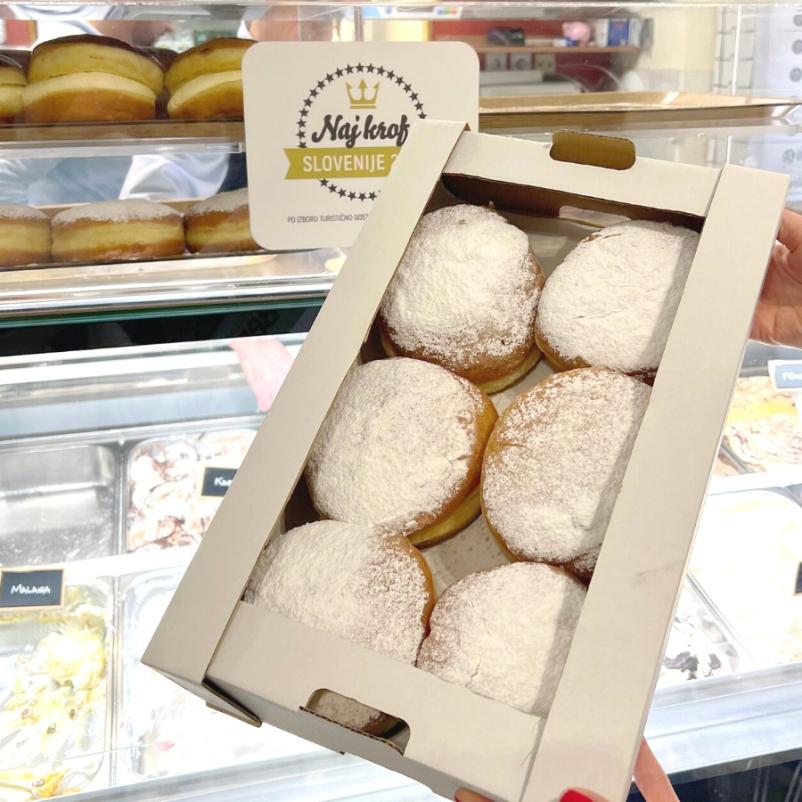 Pestra ponudba slaščic Vrhnika