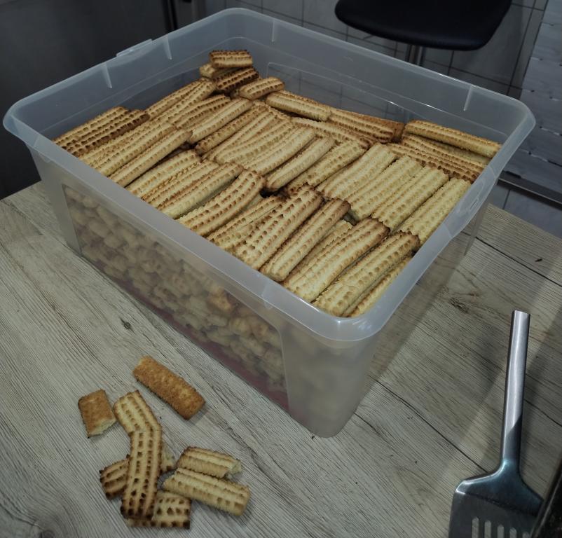 Piškoti in slaščice po naročilu Ravne na Koroškem